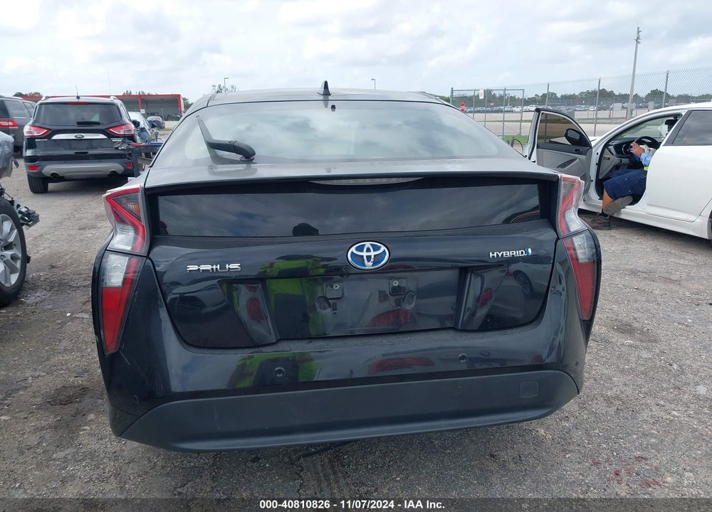 2018 TOYOTA PRIUS TWO VIN: JTDKBRFUXJ3059445