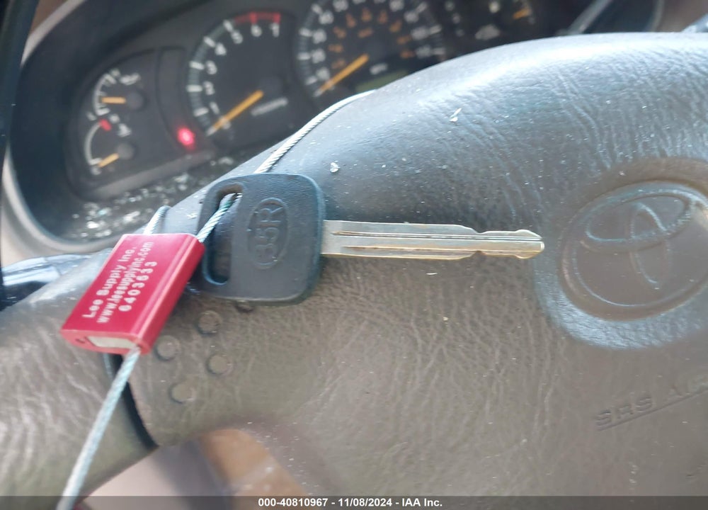2002 TOYOTA TUNDRA SR5 V8 VIN: 5TBBT44192S317391