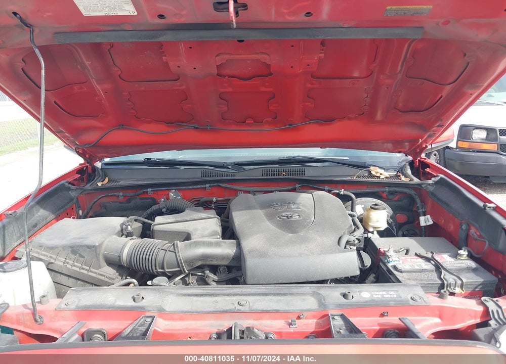 2018 TOYOTA TACOMA SR5 V6 VIN: 3TMAZ5CN7JM076103