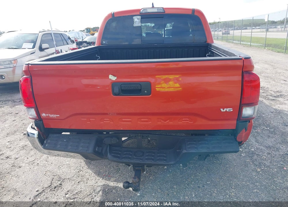 2018 TOYOTA TACOMA SR5 V6 VIN: 3TMAZ5CN7JM076103