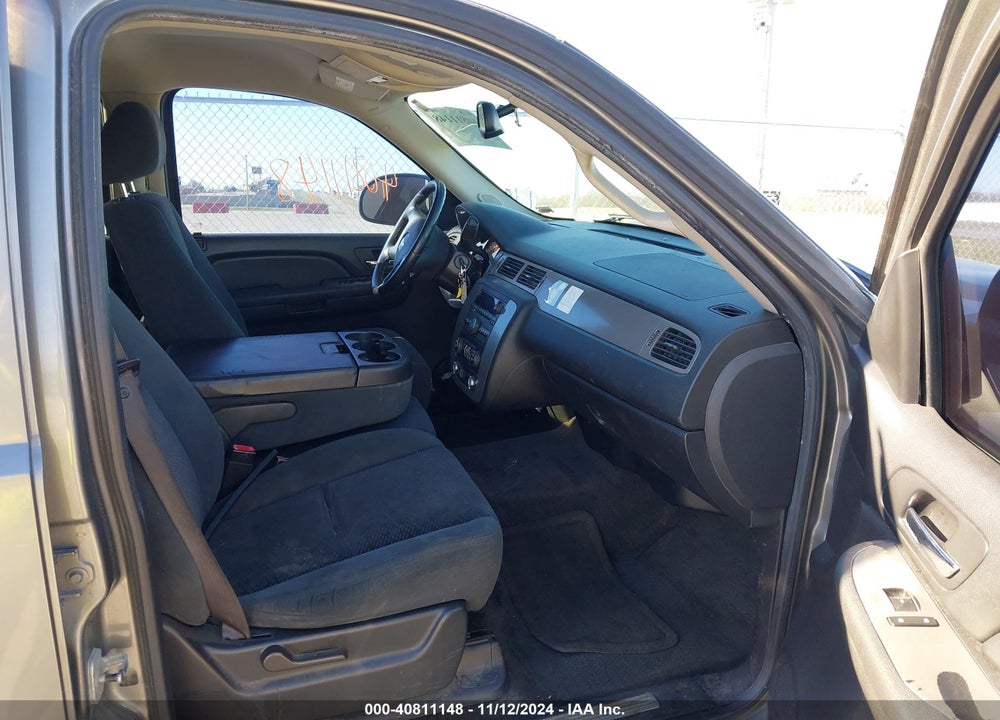 2008 CHEVROLET SUBURBAN 1500 LS VIN: 1GNFC16048R105587