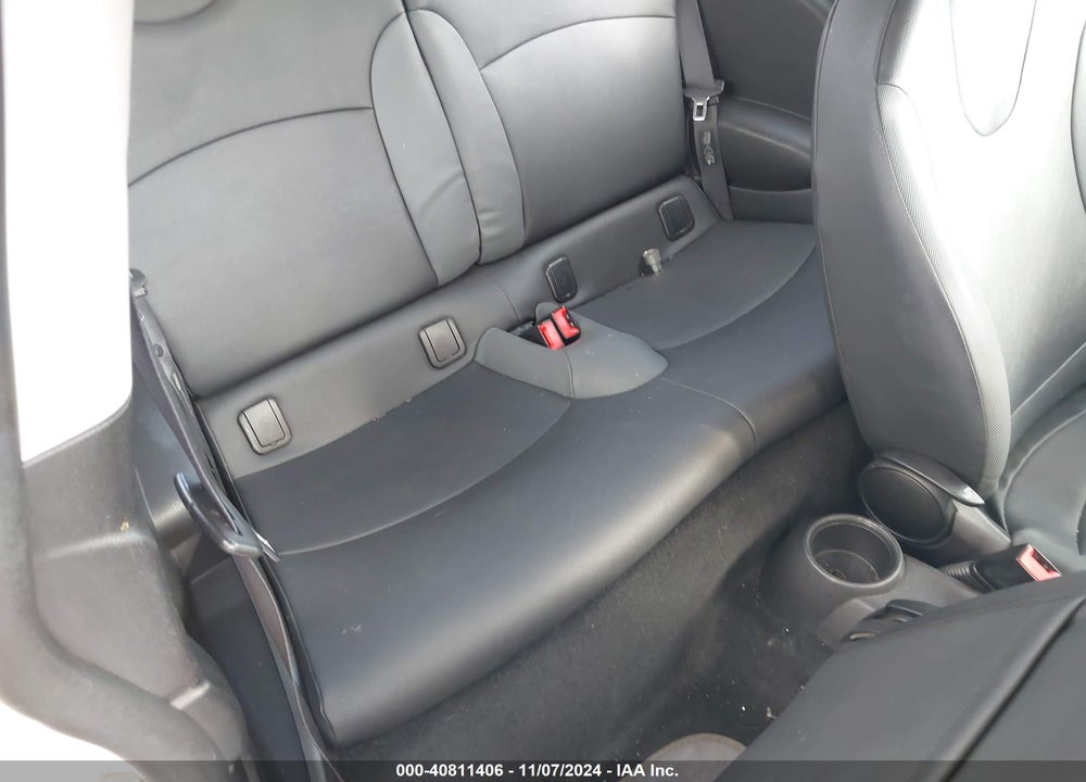 2010 MINI COOPER VIN: WMWMF3C54ATZ63604