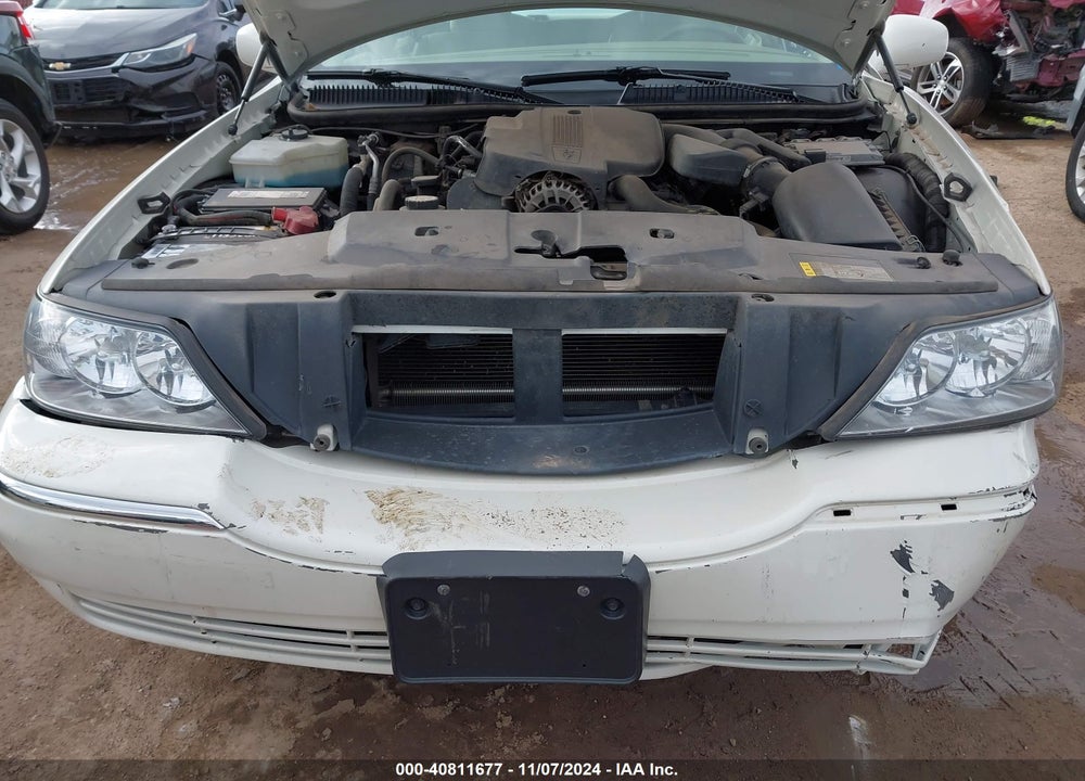2006 LINCOLN TOWN CAR VIN: 1LNHM81V86Y640608