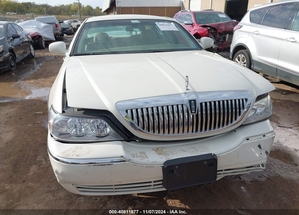 2006 LINCOLN TOWN CAR VIN: 1LNHM81V86Y640608