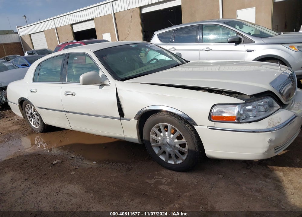 2006 LINCOLN TOWN CAR VIN: 1LNHM81V86Y640608