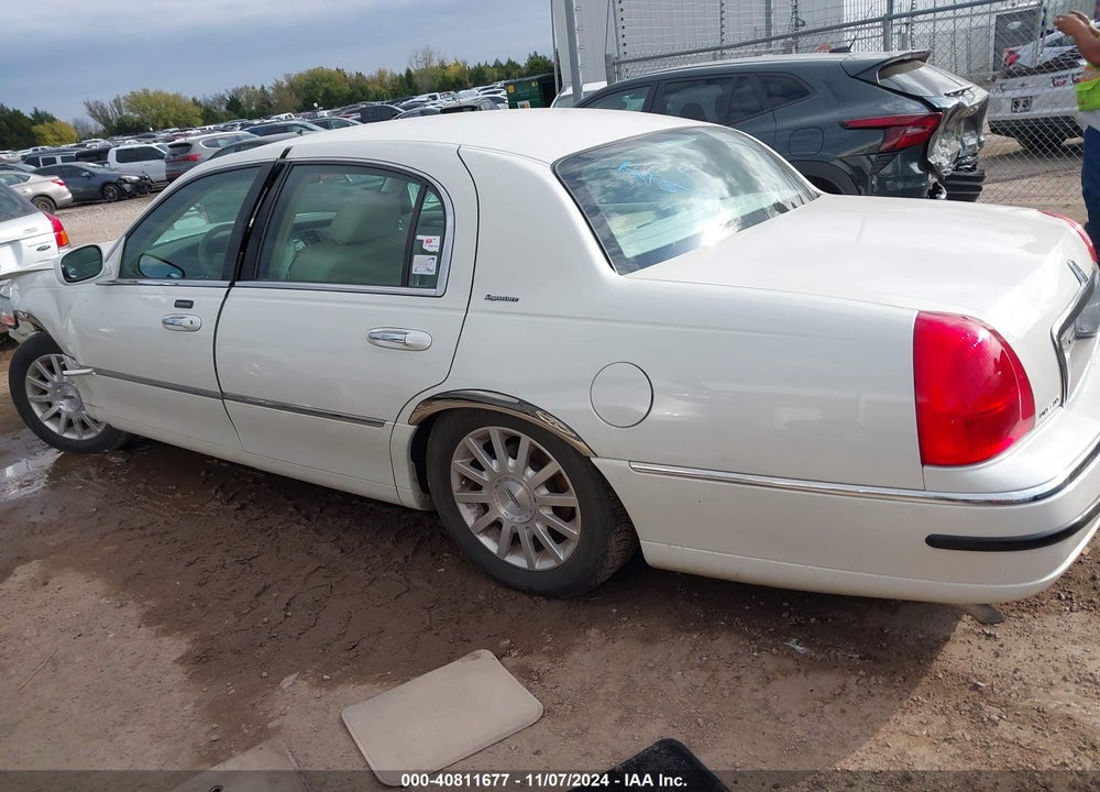 2006 LINCOLN TOWN CAR VIN: 1LNHM81V86Y640608