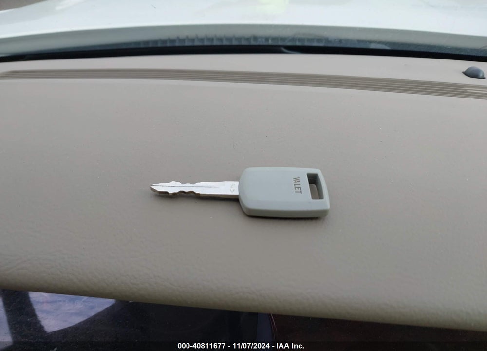 2006 LINCOLN TOWN CAR VIN: 1LNHM81V86Y640608