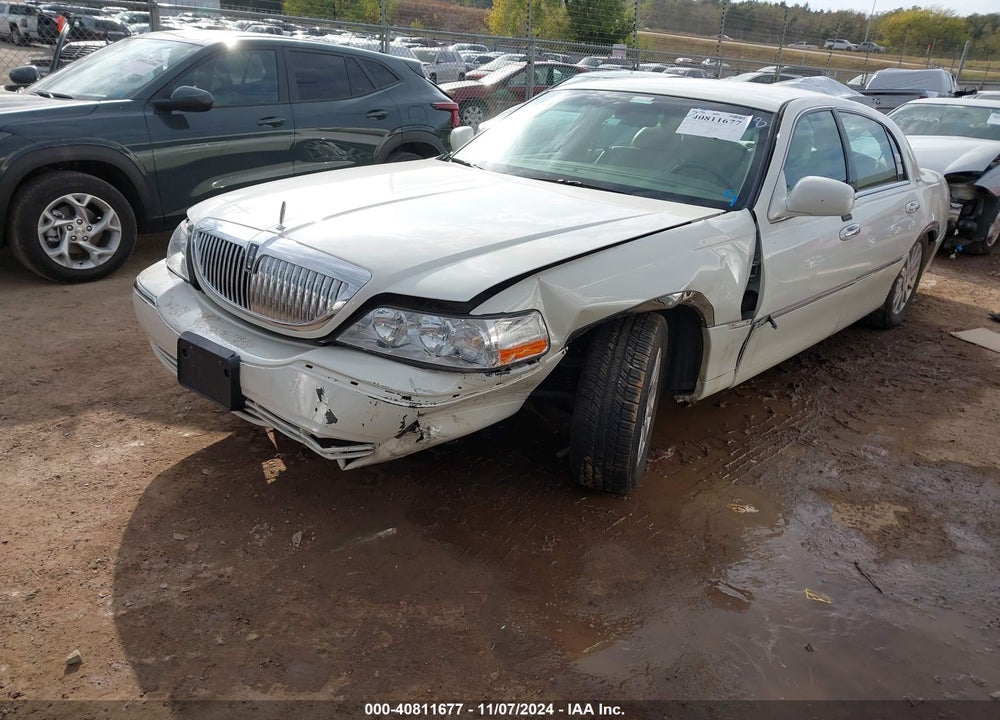 2006 LINCOLN TOWN CAR VIN: 1LNHM81V86Y640608