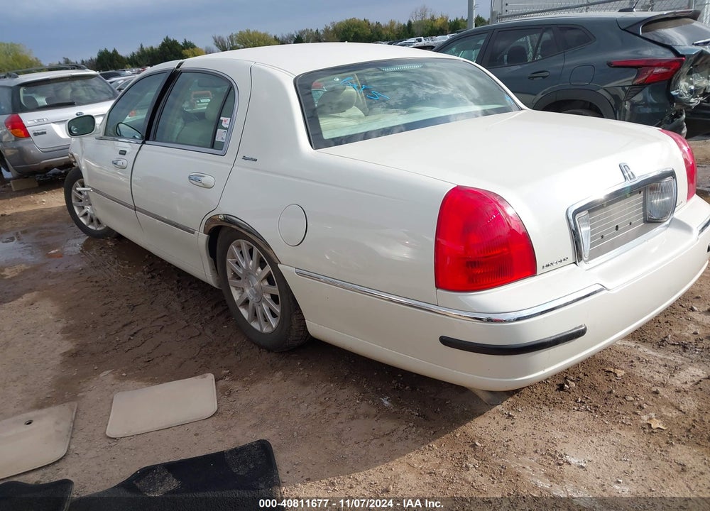 2006 LINCOLN TOWN CAR VIN: 1LNHM81V86Y640608