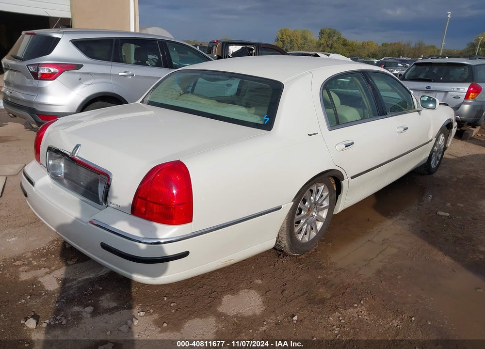 2006 LINCOLN TOWN CAR VIN: 1LNHM81V86Y640608