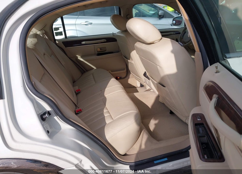 2006 LINCOLN TOWN CAR VIN: 1LNHM81V86Y640608