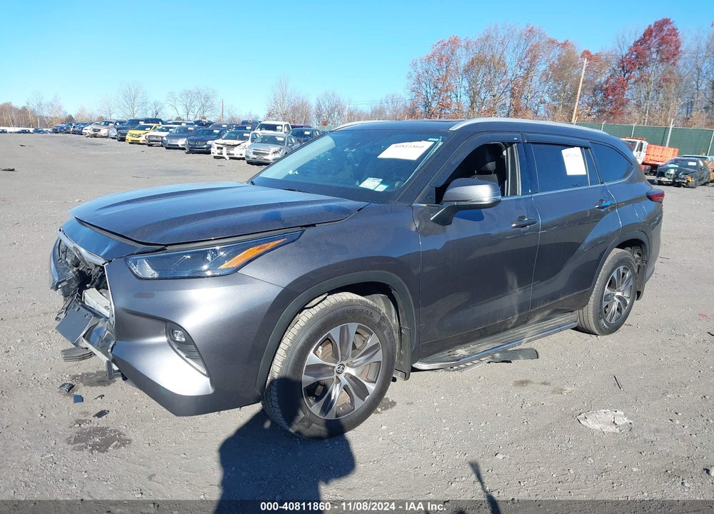 2022 TOYOTA HIGHLANDER XLE VIN: 5TDGZRBHXNS235778