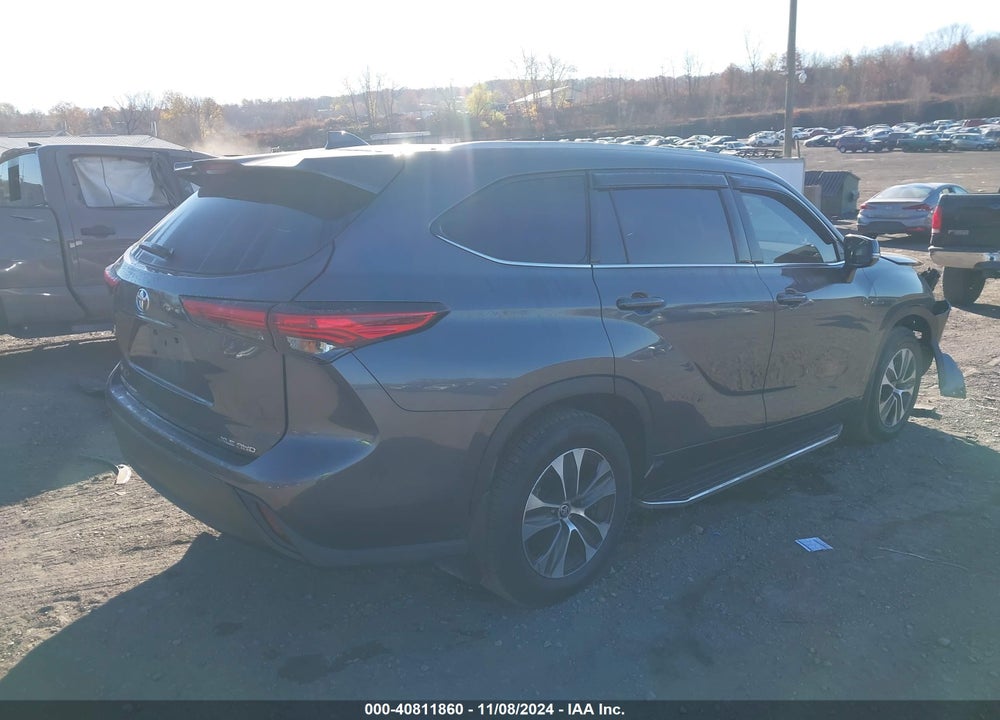 2022 TOYOTA HIGHLANDER XLE VIN: 5TDGZRBHXNS235778