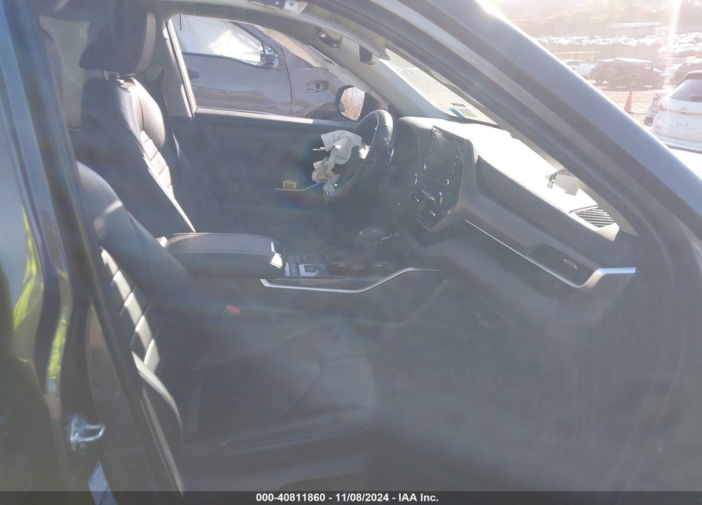 2022 TOYOTA HIGHLANDER XLE VIN: 5TDGZRBHXNS235778