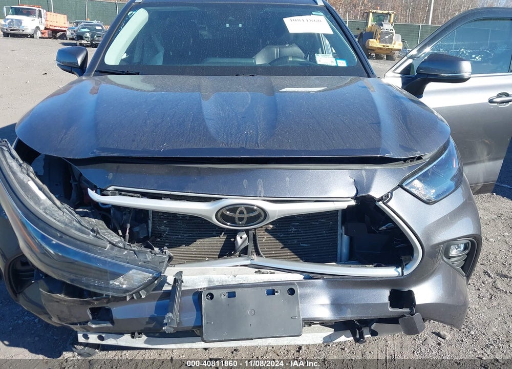 2022 TOYOTA HIGHLANDER XLE VIN: 5TDGZRBHXNS235778