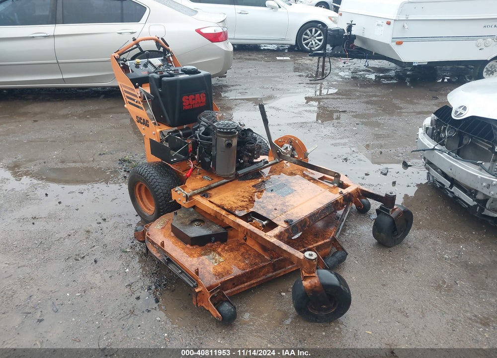 1999 SCAG 61 INCH WALK BEHIND MOWER VIN: SWZT61H-22FSE
