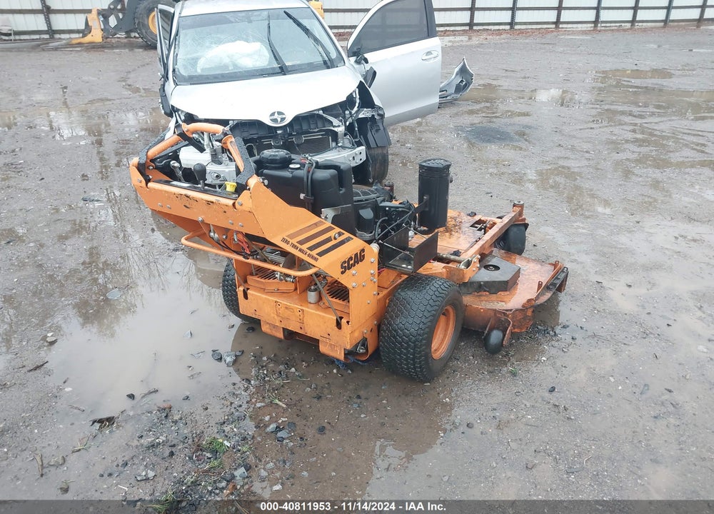 1999 SCAG 61 INCH WALK BEHIND MOWER VIN: SWZT61H-22FSE