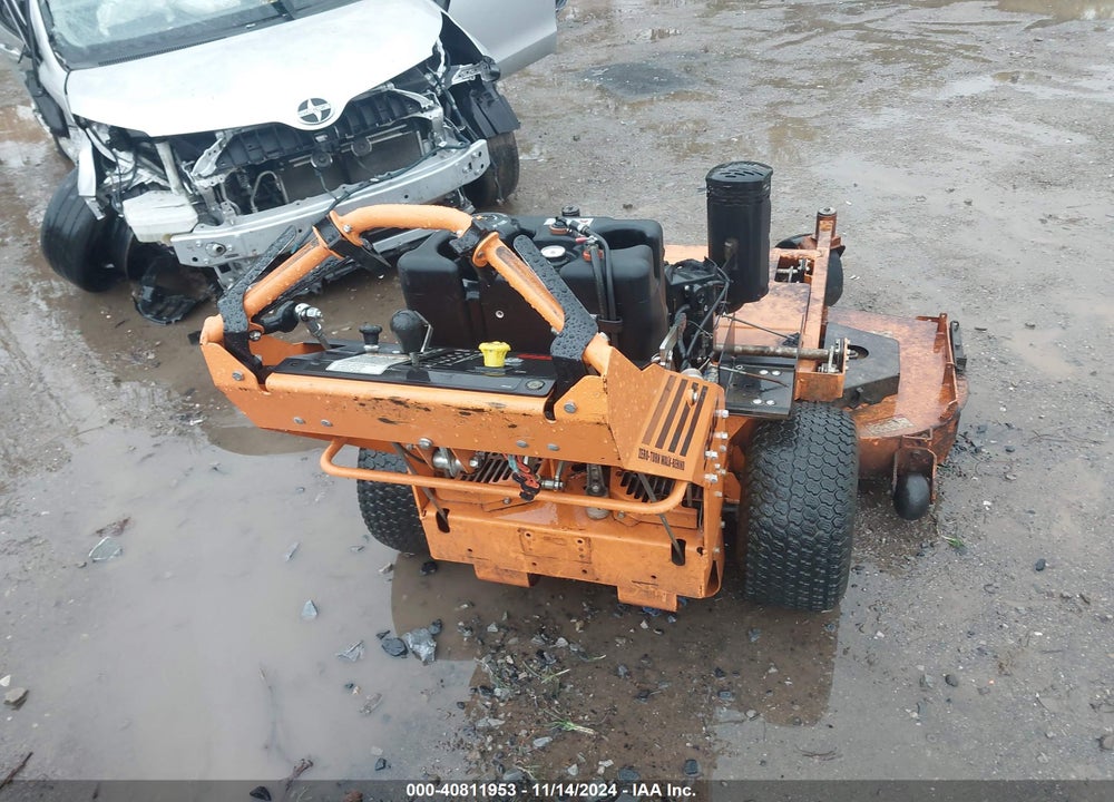 1999 SCAG 61 INCH WALK BEHIND MOWER VIN: SWZT61H-22FSE