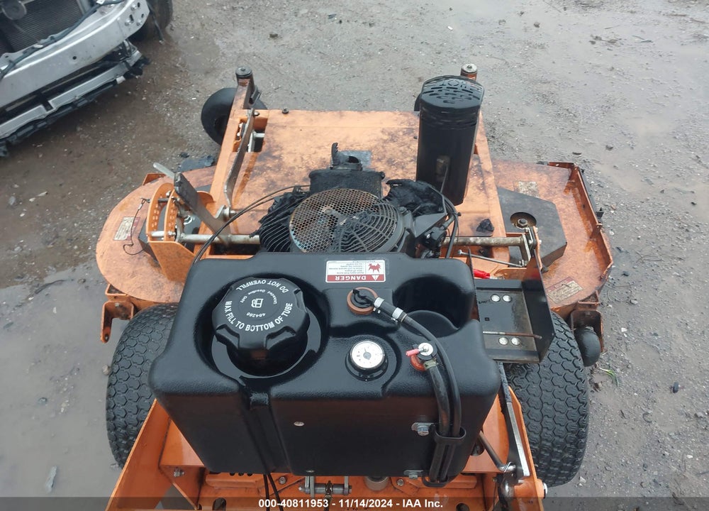 1999 SCAG 61 INCH WALK BEHIND MOWER VIN: SWZT61H-22FSE