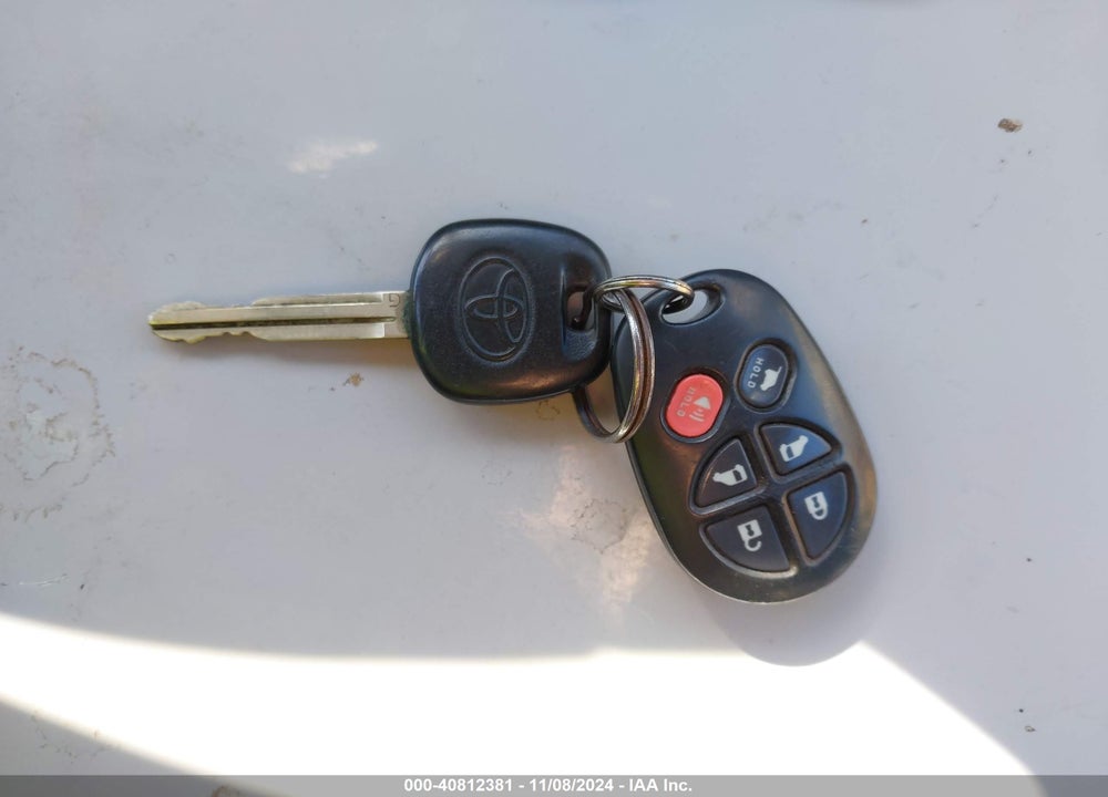 2012 TOYOTA SIENNA SE 8 PASSENGER VIN: 5TDXK3DC8CS251316