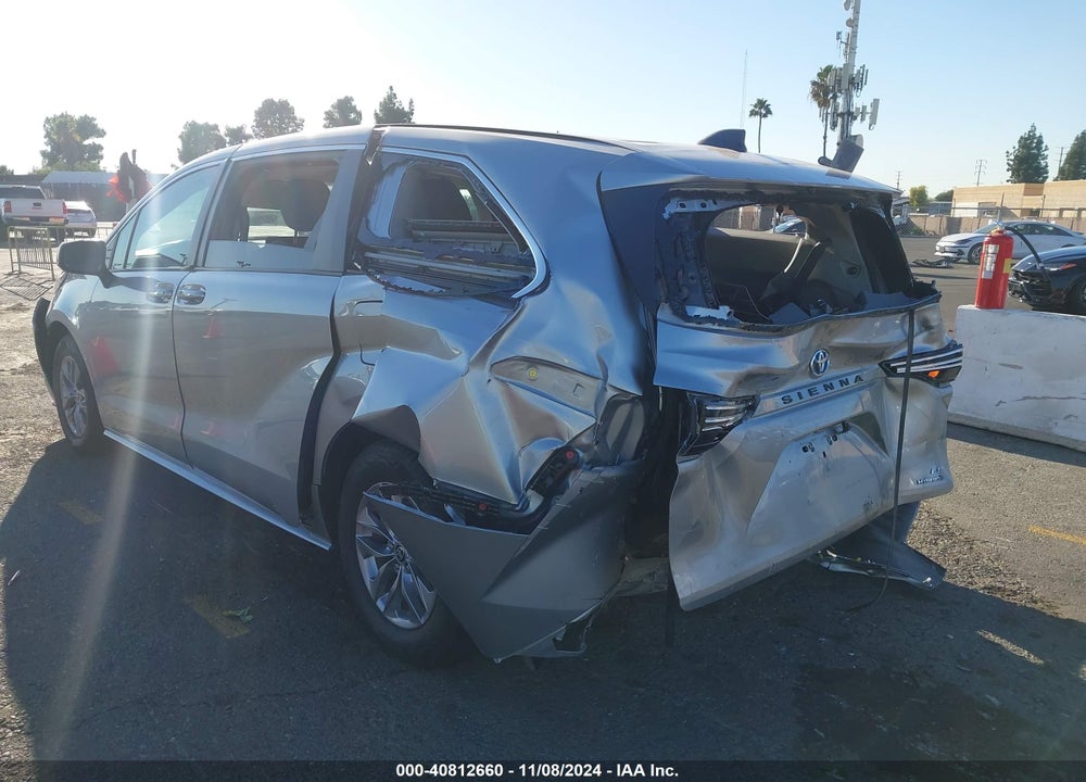 2022 TOYOTA SIENNA LE VIN: 5TDKRKEC1NS102019