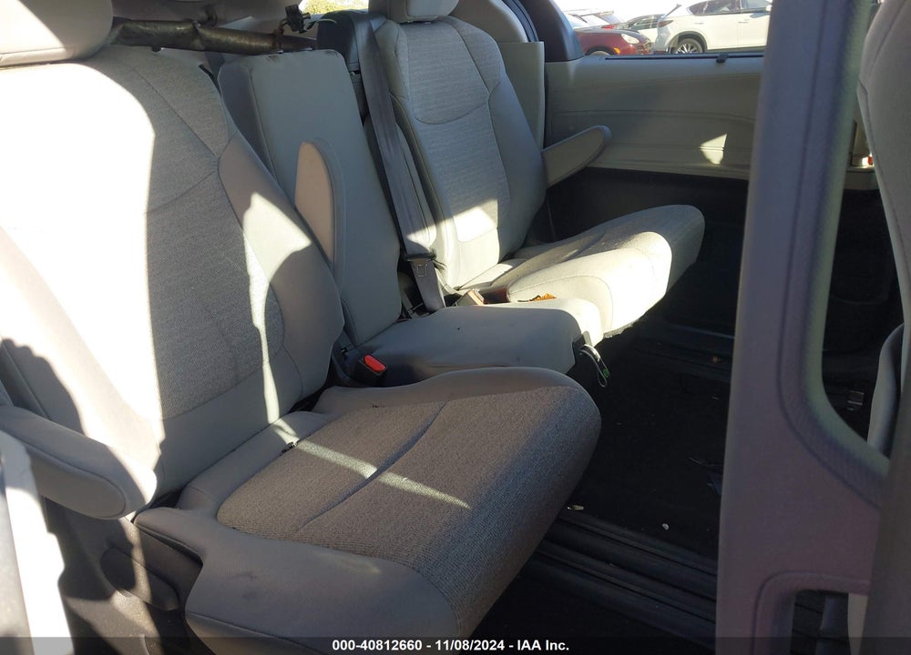 2022 TOYOTA SIENNA LE VIN: 5TDKRKEC1NS102019