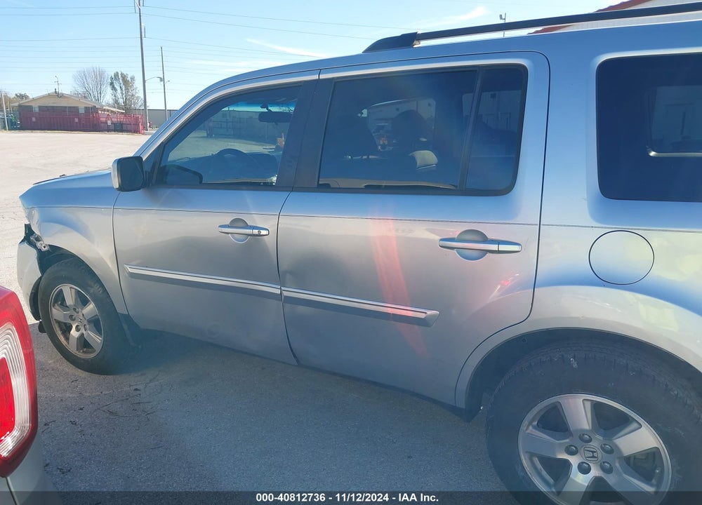 2011 HONDA PILOT EX VIN: 5FNYF3H42BB003285