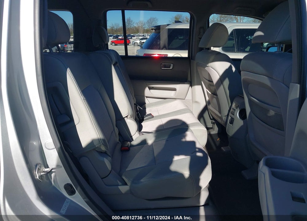 2011 HONDA PILOT EX VIN: 5FNYF3H42BB003285