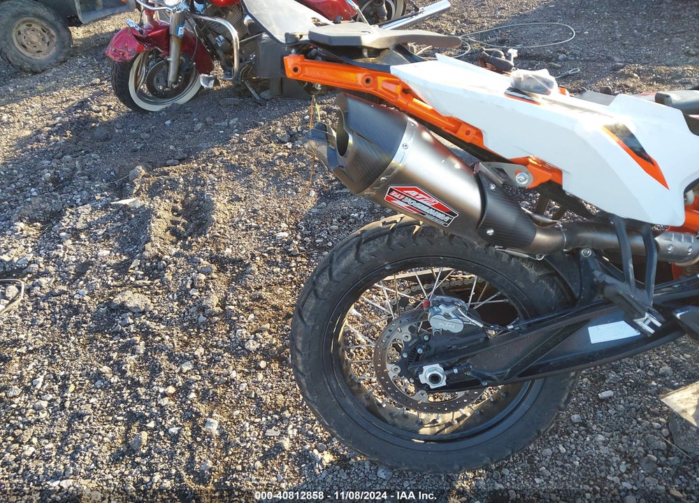 2021 KTM 890 ADVENTURE R VIN: VBKTR6406MM805417