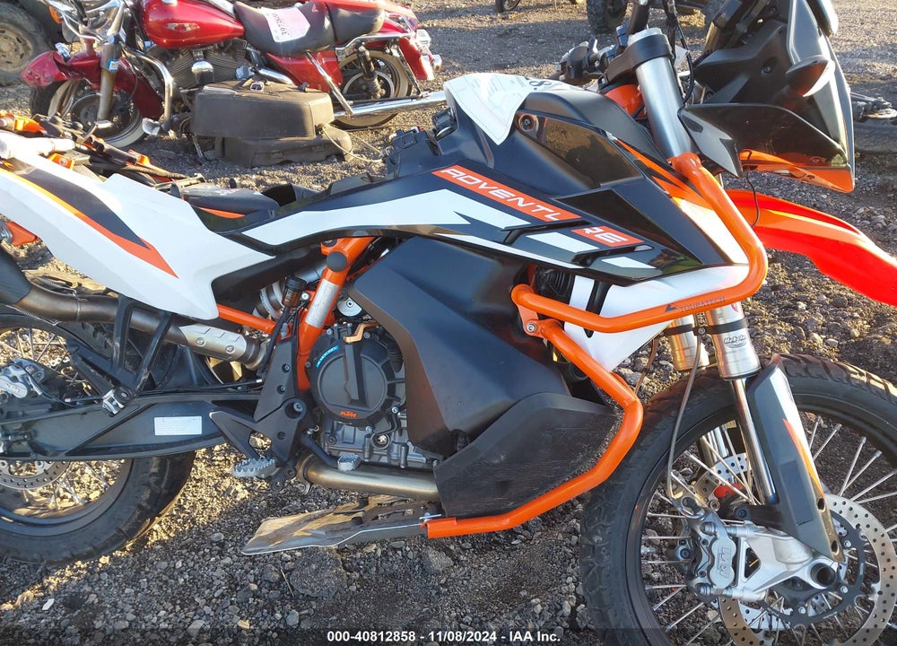2021 KTM 890 ADVENTURE R VIN: VBKTR6406MM805417