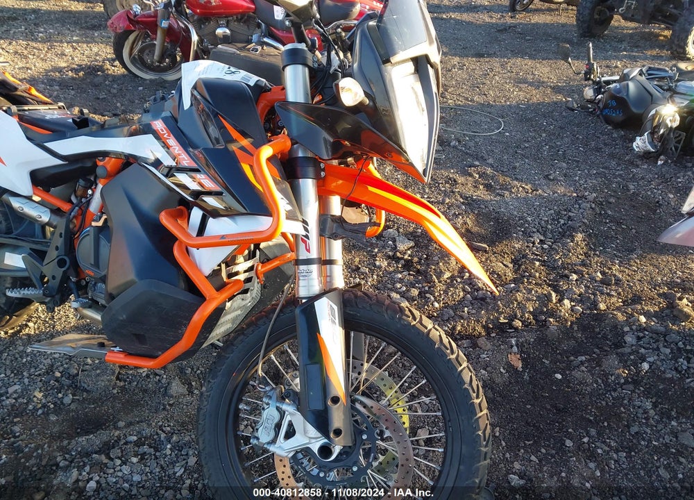 2021 KTM 890 ADVENTURE R VIN: VBKTR6406MM805417