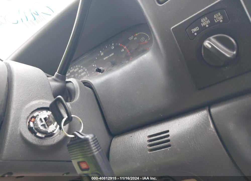 2002 FORD F-250 VIN: 1FTNW21F82ED70492