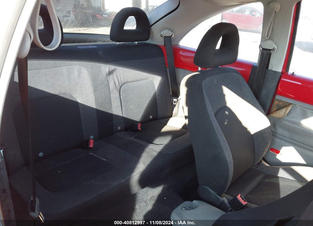 2002 VOLKSWAGEN NEW BEETLE GL VIN: 3VWBB21C22M427670