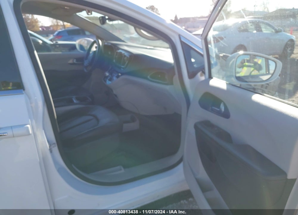 2020 CHRYSLER PACIFICA TOURING L VIN: 2C4RC1BG2LR115742