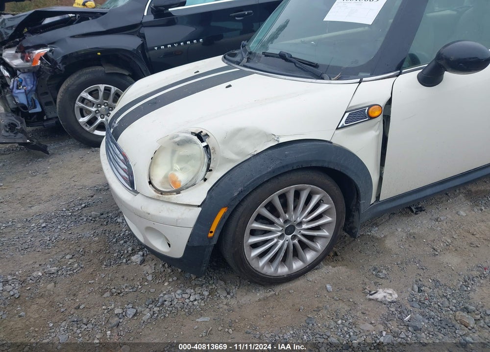 2009 MINI COOPER CLUBMAN VIN: WMWML33559TN68626