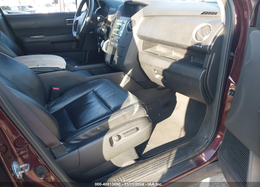 2011 HONDA PILOT EX-L VIN: 5FNYF4H57BB018802
