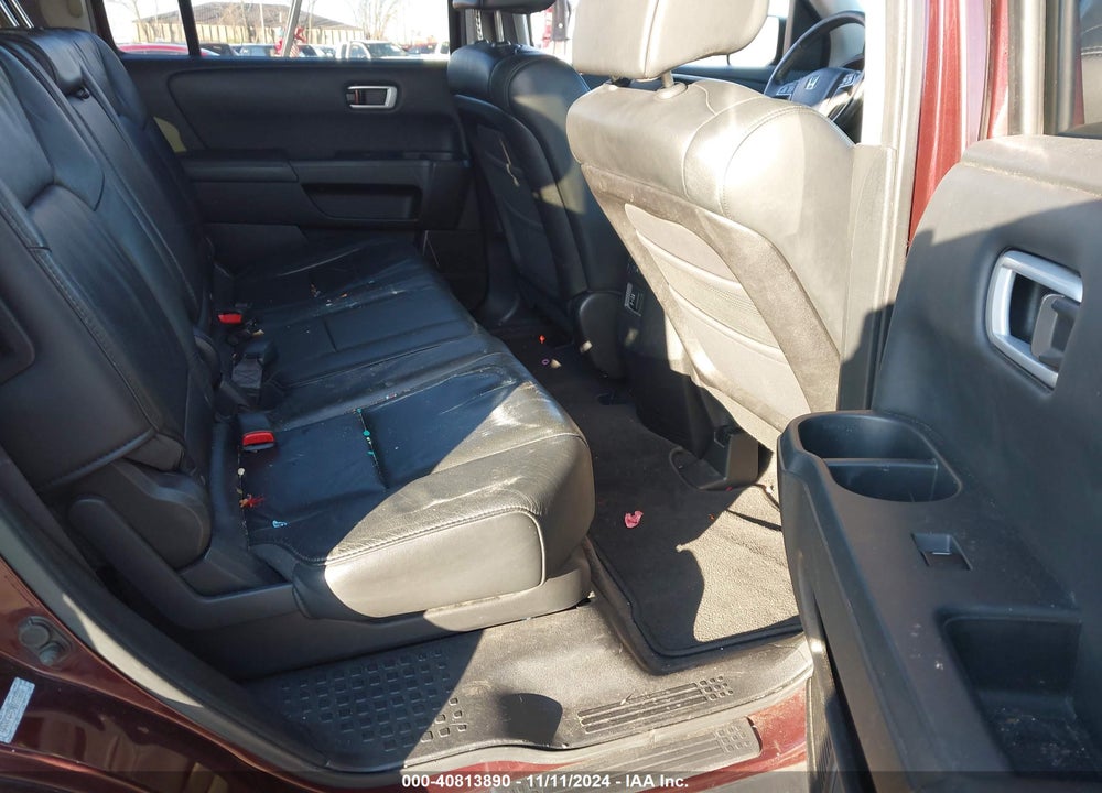 2011 HONDA PILOT EX-L VIN: 5FNYF4H57BB018802
