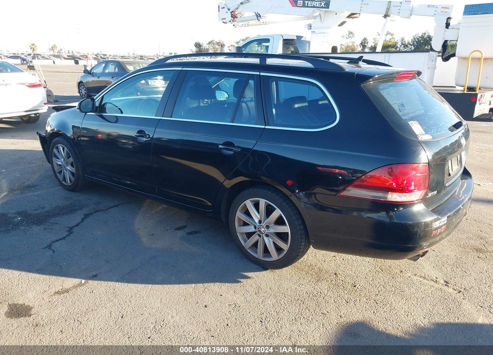 2011 VOLKSWAGEN JETTA SPORTWAGEN 2.5L SE VIN: 3VWPZ7AJ5BM682391