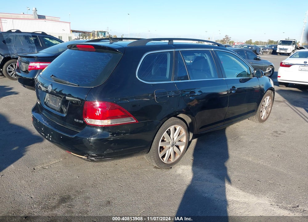 2011 VOLKSWAGEN JETTA SPORTWAGEN 2.5L SE VIN: 3VWPZ7AJ5BM682391