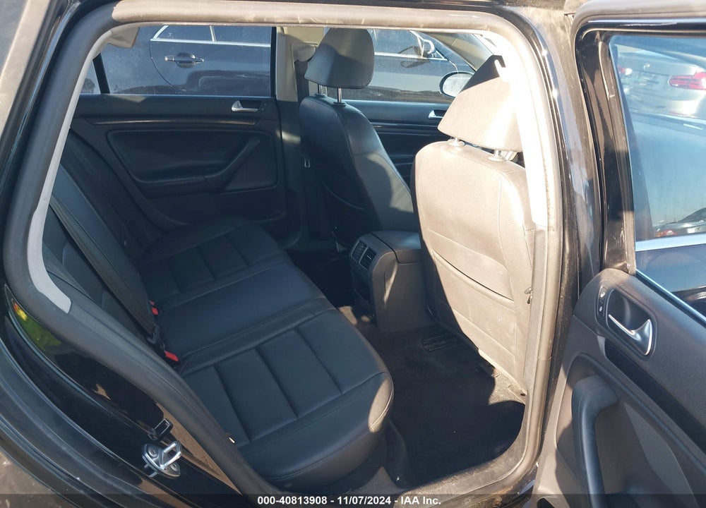 2011 VOLKSWAGEN JETTA SPORTWAGEN 2.5L SE VIN: 3VWPZ7AJ5BM682391