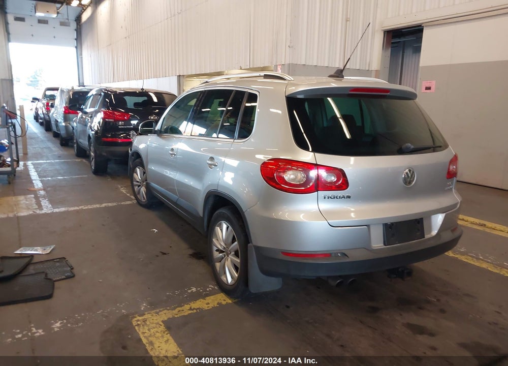 2011 VOLKSWAGEN TIGUAN SE VIN: WVGBV7AX3BW530019