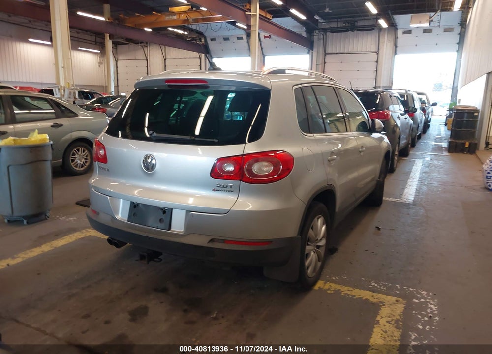 2011 VOLKSWAGEN TIGUAN SE VIN: WVGBV7AX3BW530019