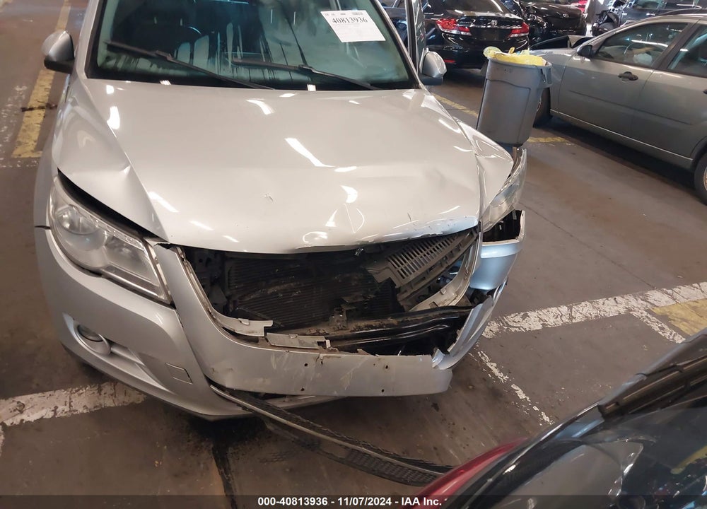 2011 VOLKSWAGEN TIGUAN SE VIN: WVGBV7AX3BW530019
