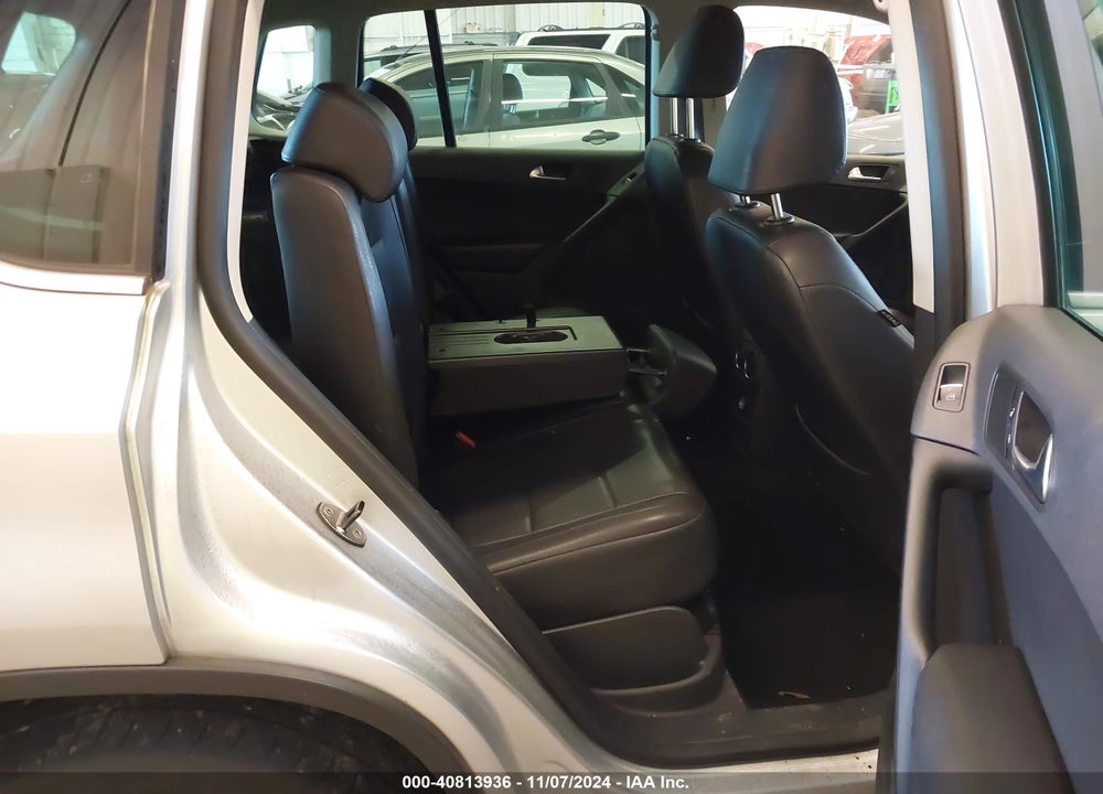 2011 VOLKSWAGEN TIGUAN SE VIN: WVGBV7AX3BW530019