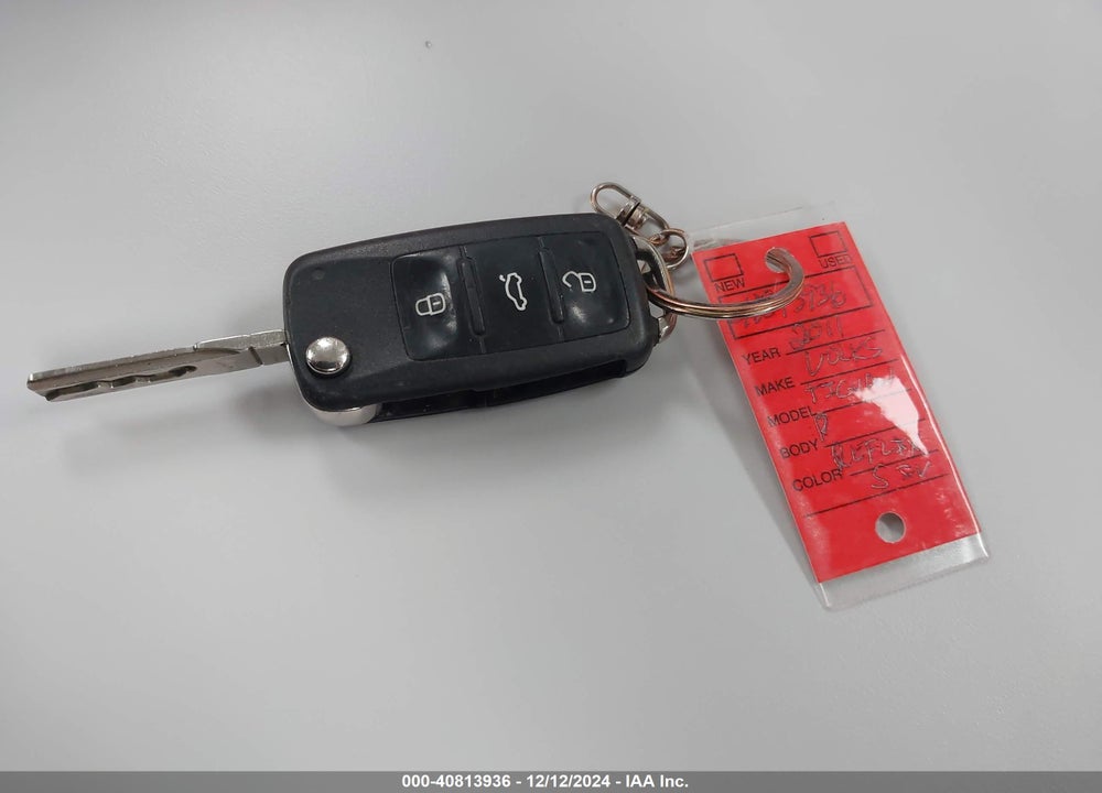 2011 VOLKSWAGEN TIGUAN SE VIN: WVGBV7AX3BW530019