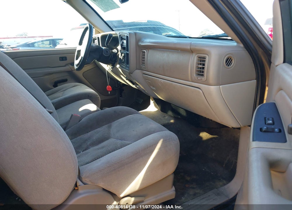 2004 CHEVROLET TAHOE LS VIN: 1GNEC13V34J294494