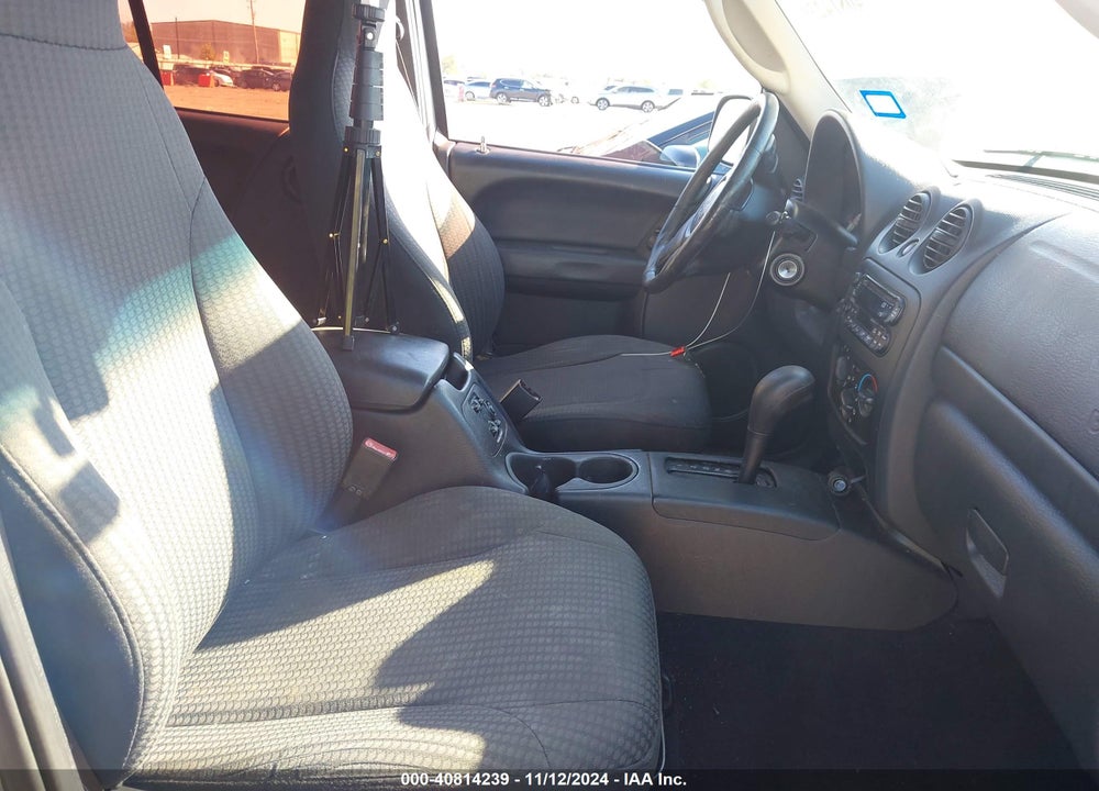 2003 JEEP LIBERTY SPORT VIN: 1J4GK48KX3W513046