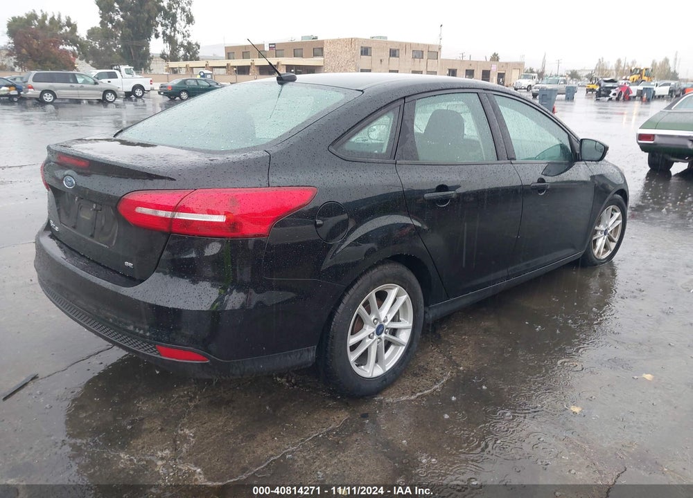 2017 FORD FOCUS SE VIN: 1FADP3F27HL300576
