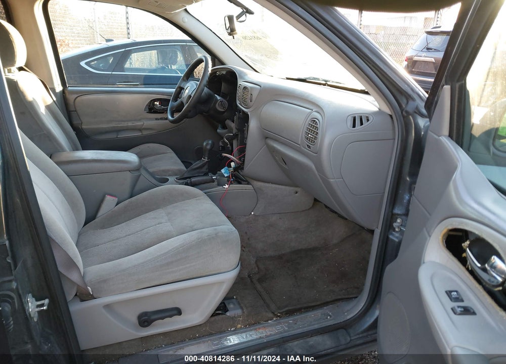2005 CHEVROLET TRAILBLAZER LS VIN: 1GNDT13S552106720
