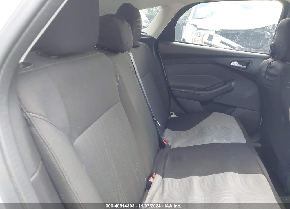 2016 FORD FOCUS SE VIN: 1FADP3K22GL385816